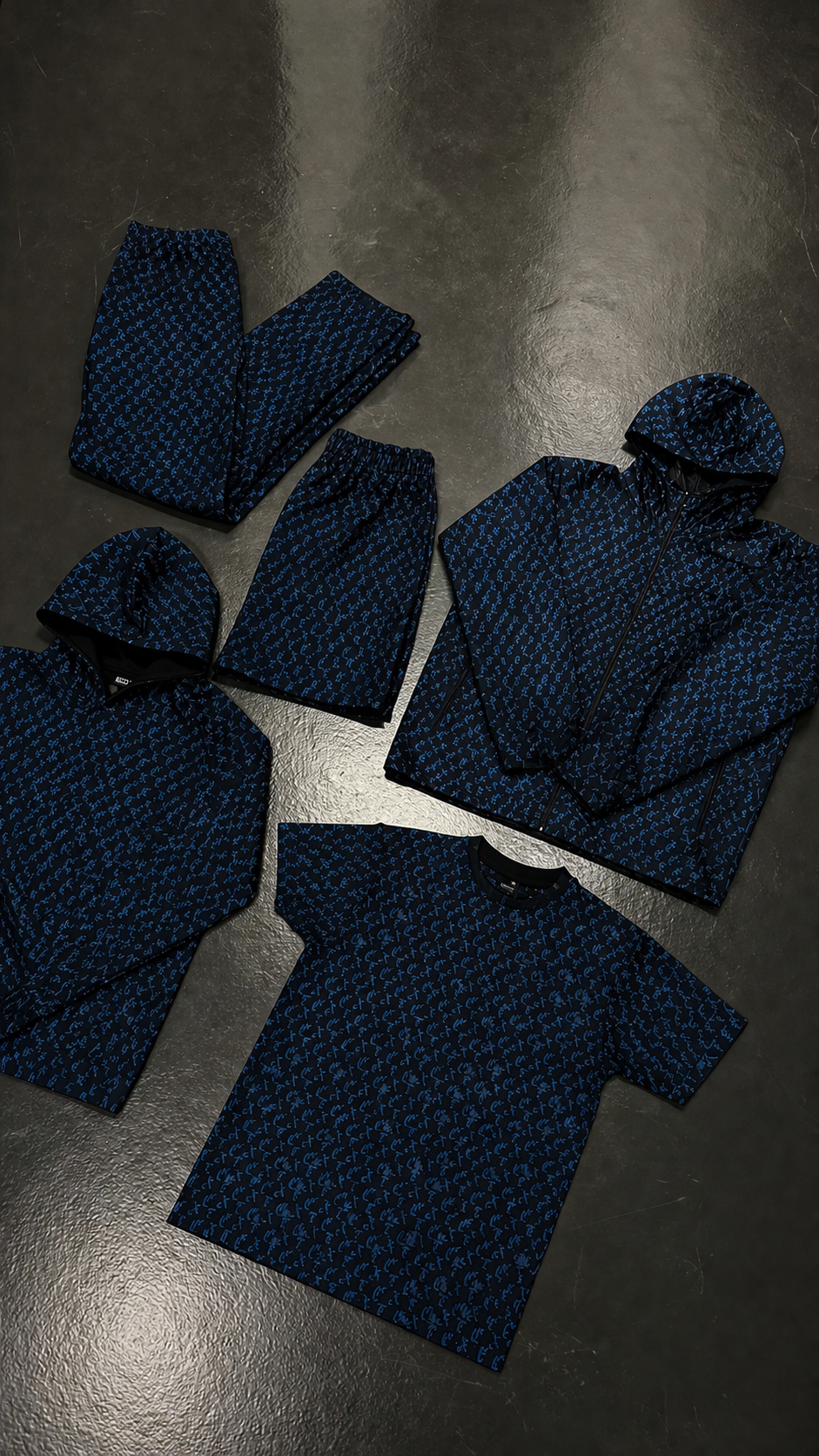 Monogram V2 - T-shirt & Shorts