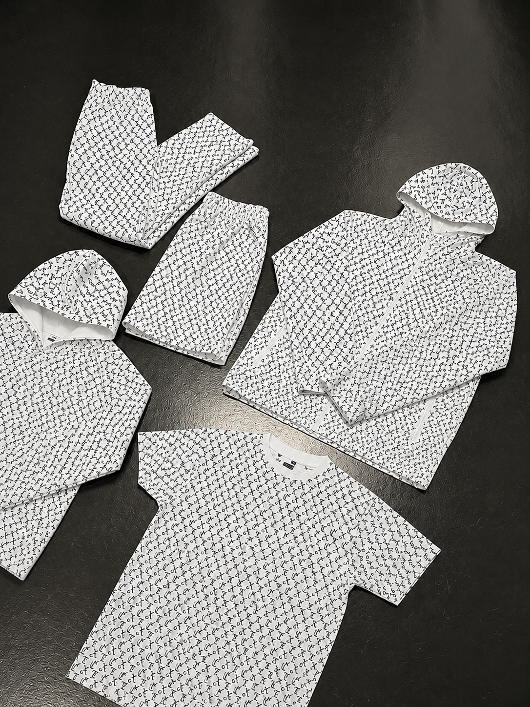 Monogram V2 - Hoodie