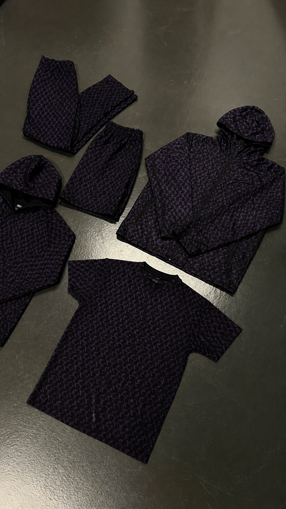 Monogram V2 - Hoodie